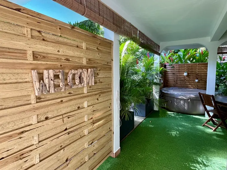 Ti Bambou — Bienvenue : l'entrée de la terrasse